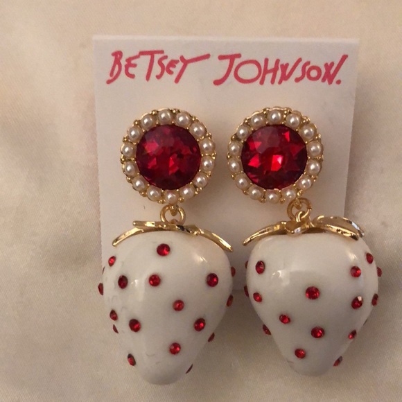 Betsey Johnson White Resin Strawberry Drop Earrings Red Crystal & Faux Pearl NWT - Picture 9 of 12
